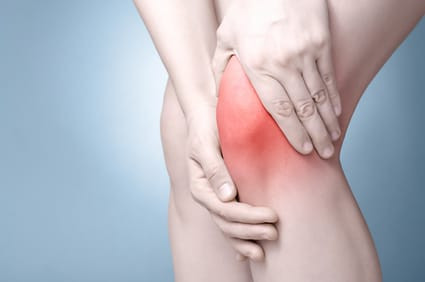 Fotolia: 106378106 - Knee pain © Von Schonertagen