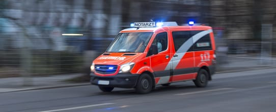 Fotolia: 142224654 - speeding german ambulance © Tobias Arhelger